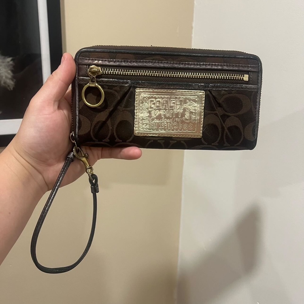 Coach Poppy Brown Signature Canvas Zip Around Wristlet Wallet Gold Plaque
